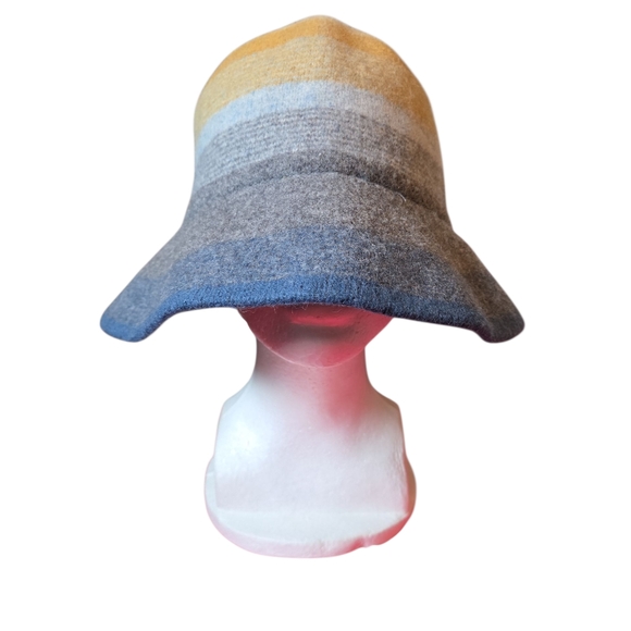 Duluth Trading Company Women’s Wool Blend Winter Bucket Hat Medium - Picture 1 of 7